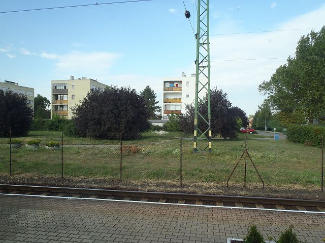 ���f�ȃR���N���[�g���̃A�p�[�g�͉��ƂȂ����Y���̓���������