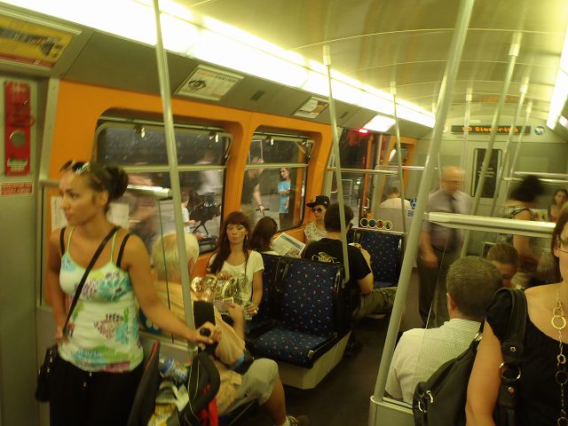 �n���S�̕��͋C���n���K���[�ƑS�R�Ⴄ