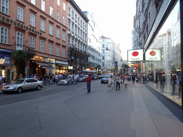 �V�����F�[�f���v���b�c�w����ɉ؊X��