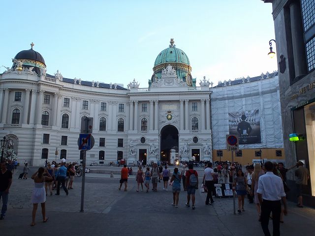 ���{�͓����������đގU