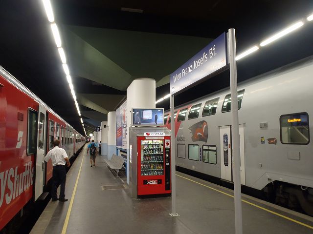 �z�[���ɂ��l�e�͂܂΂�