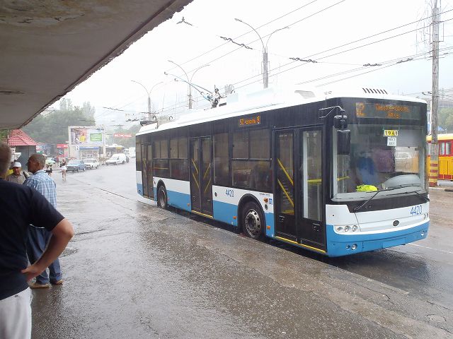 �����^���A�����ē����ɉJ���y���~���