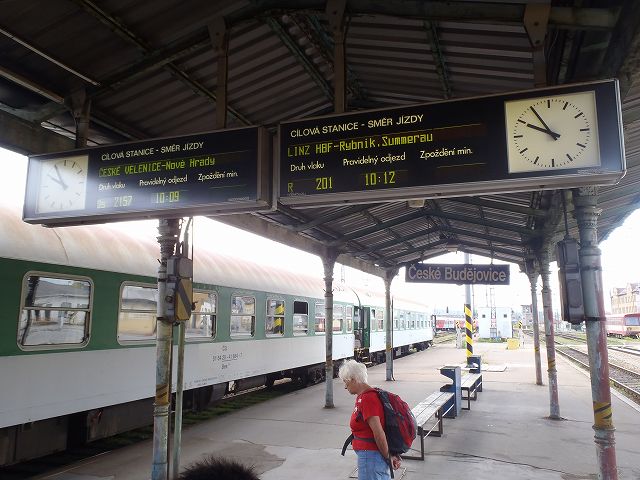 �N�G��������v���b�g�z�[���̕��͋C