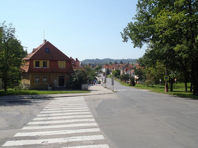 �w����s�X�ւ͕�����20���قǁ@�o�X�������Ă���