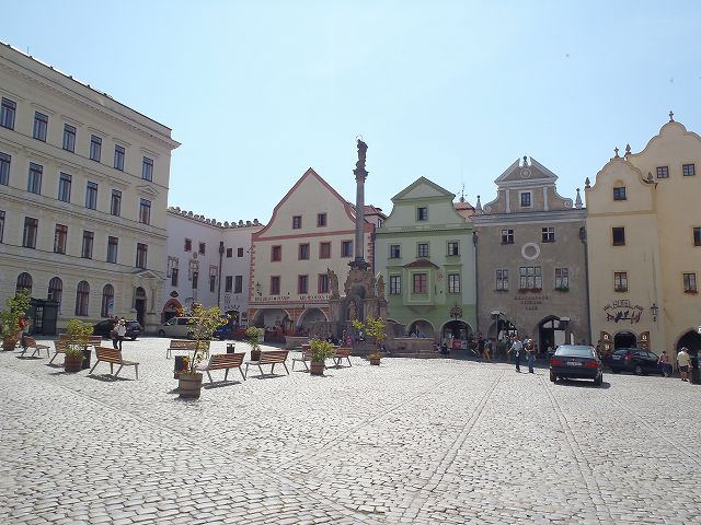 ���s�X�̒��S�A�X���H���m�X�e�B�L��