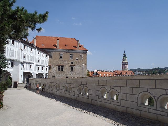 ���z���J��Ԃ��ꂽ�Ƃ������A�c�M�n�M�ɂ͌����Ȃ�