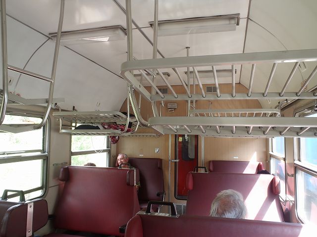 �����ɐZ��Ȃ���A���[�J����Ԃɗh����