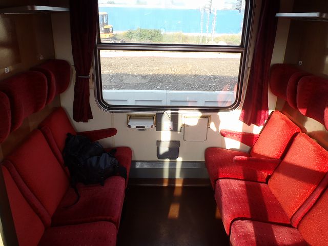 �������6�l�|���̃R���p�[�g�����g