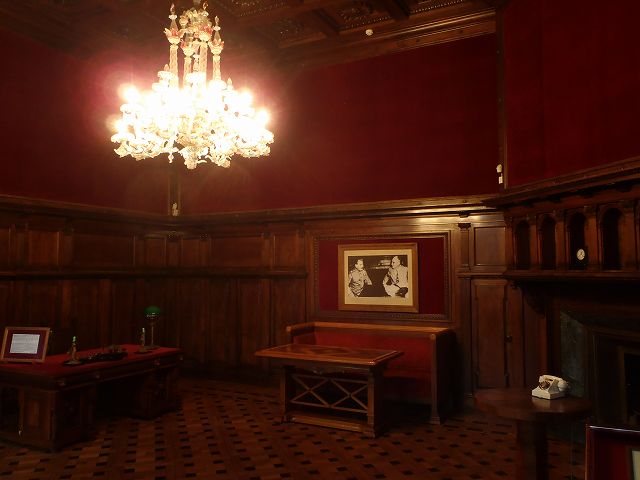 ���[�Y���F���g�ƃX�^�[���������̃\�t�@�ɍ����Ęb���������������Ƃ���