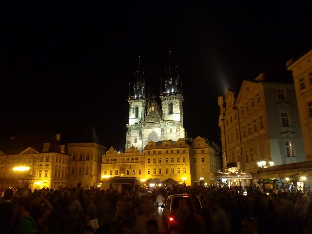 �e�B�[������͈�ۖ��邭���C�g�A�b�v����Ă���