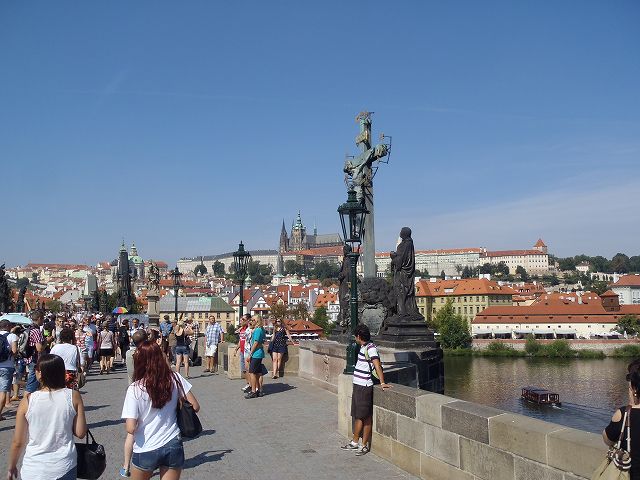 ���̍��E�ɂ͗l�X�ȓ�������������