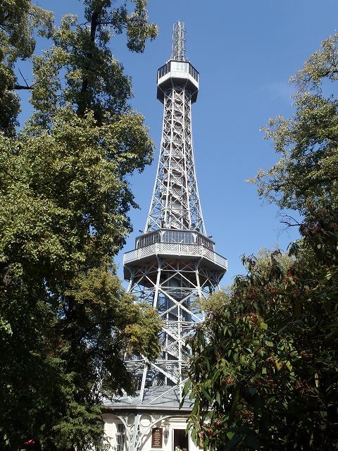 �u�̏�Ɍ��e���r��