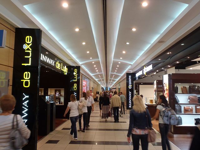 �h���W�F�h���H�̃p�X�|�[�g�R���g���[���𔲂���