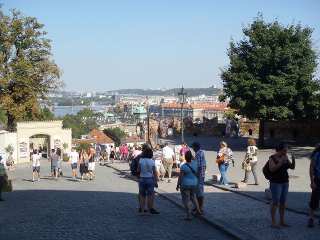 �u�̉��ɍL����X����