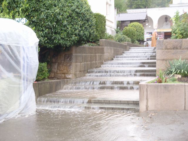 ���H�ł͂Ȃ��A�ʘH�ł���