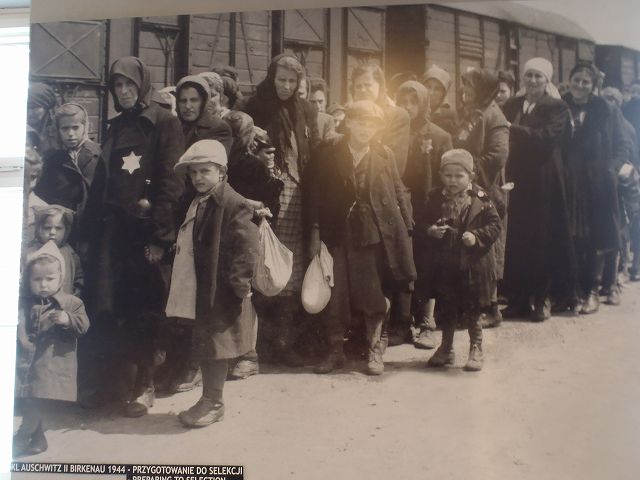 ���e���֑����郆�_���̐l�X�@�L���Ȉꖇ