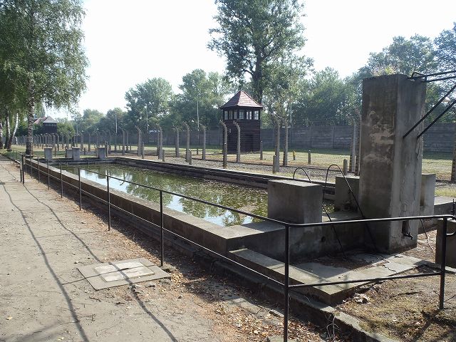 11�������A�u���̕ǁv