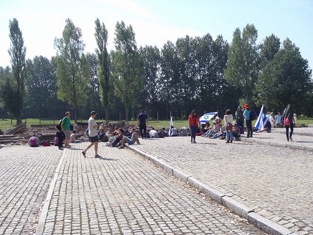 ���Ԃ̔��o������āA�i�`�X�͍��Ղ��������Ƃ���