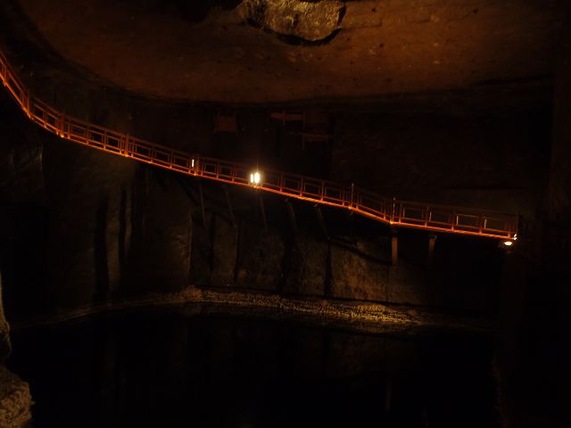 �n��΂ɒʘH���˂���