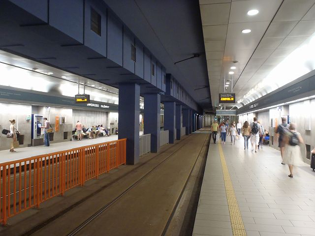 �n���S�̂悤�ȕ��͋C�̃g�����w