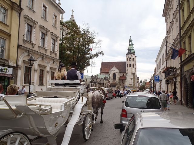 ���j�I�ȊX���݂�n�Ԃ��s��