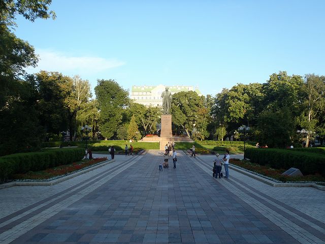 �L�G�t��w�̑ΖʂɌ��V�F�t�`�F���R��